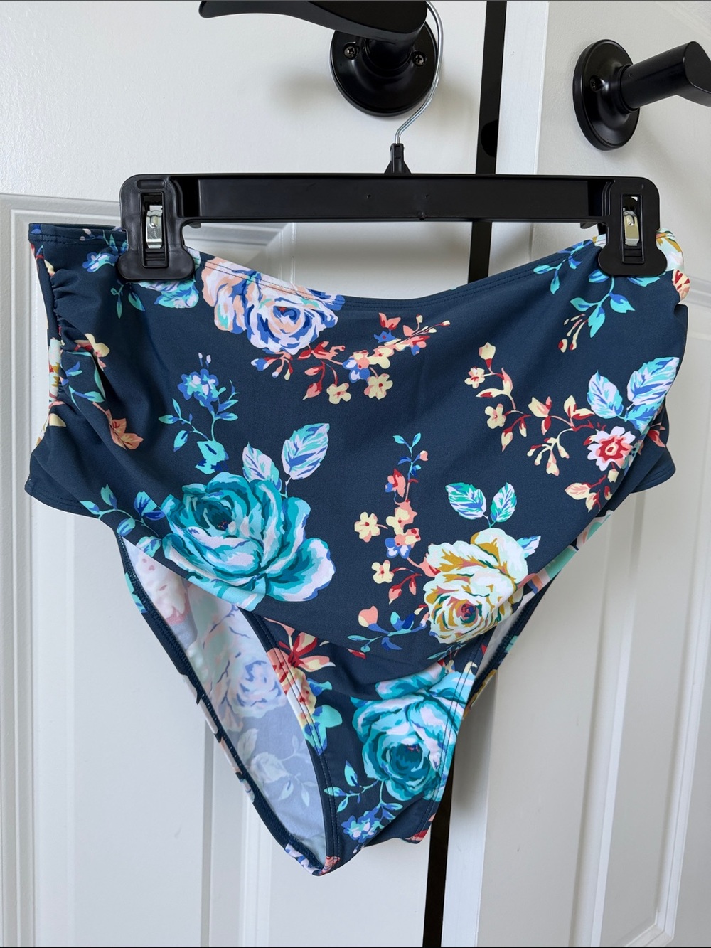 Cupshe Navy floral High Waist Swim Bottoms- Women L